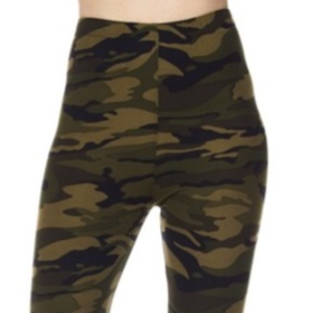 last pair 🎉 Soft Brushed Leggings in Camo - Picture 4 of 5